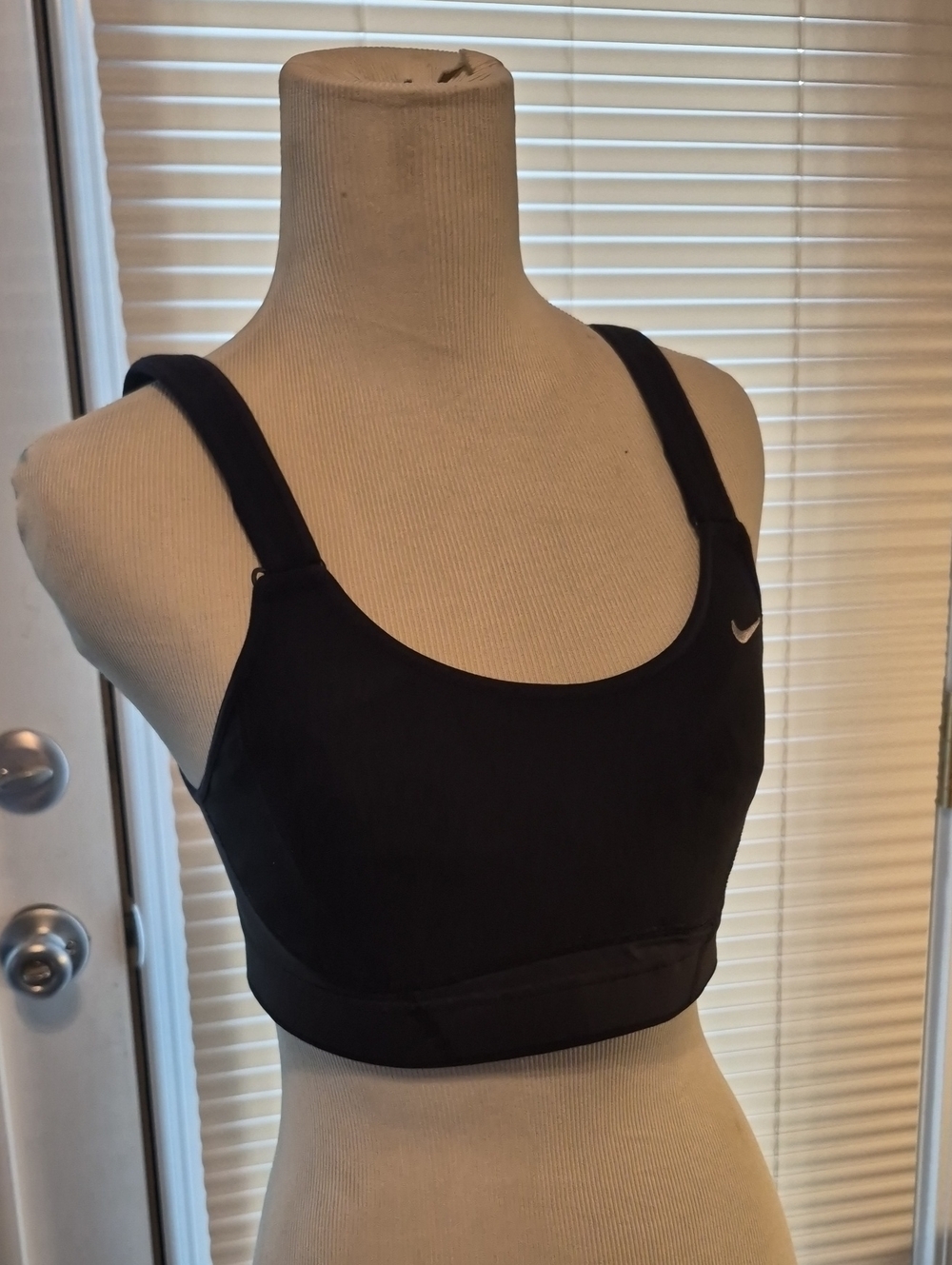 Nike Black Scoop-Neck Wide-Strap Sports Bra